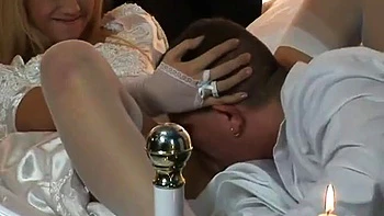 Невеста сосет и лижет жесткий хуй