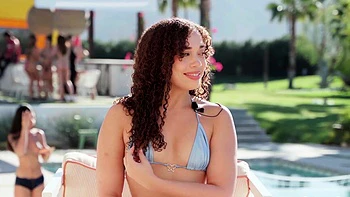 Амина Грин и Виллоу Райдер ебут в собачку