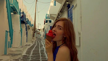 Ruiva Jia Lissa fodida ao ar livre no missionário e cachorro