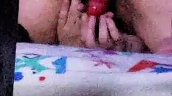 Allein zu Hause Anal: Amateur mit großem Arsch masturbiert