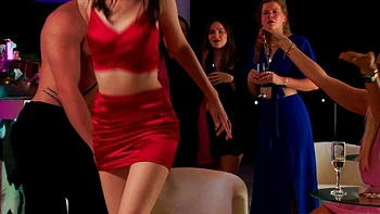 Nicole und Margo werden im Vierer doggy gefickt