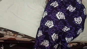 Sali bekommt großen Schwanz-Handjob mit Hindi-Sound