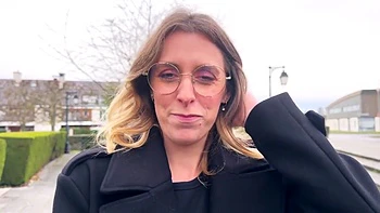 Aurrora 23, bustige Milf in Dessous