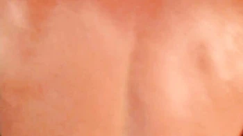 Esposa loira swinger safada em trio cuckold