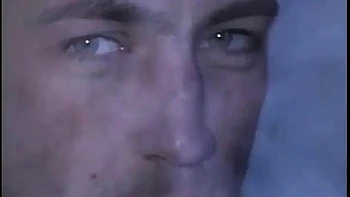 Майя Даймонд трахается наездницей в камере