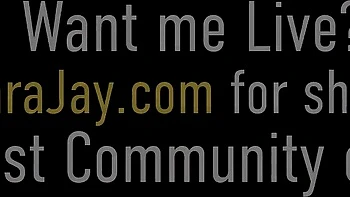 Sara Jays große Titten Doggy-Blowjob