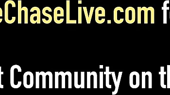 Сумасшедшая зрелая кугуар Чарли Чейз ебется с сантехниками