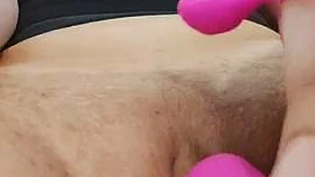 Большая грудь, девушка мастурбирует