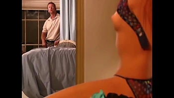 Dino fickt junge Schönheit mit großem Schwanz