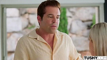 Babá loira Adriana trai o marido - Anal e boquete profundo