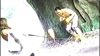 Japanische Femdom mit Peitsche und hartem Ficken