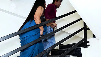 Modelo india Aksha follada duro en grupal, tetas grandes y naturales