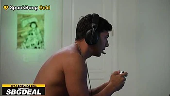 Мачеха Кори Чейз трахает пасынка с огромным хуем и кончает мощно