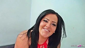 Ashley gordita con tetas grandes follada en casting callejero alemán