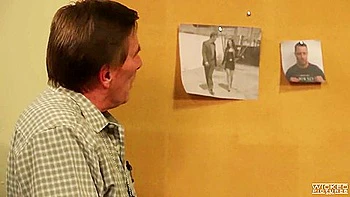 Asiática morena leva um pau anal de lingerie rendada