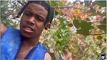 Valerie Kay enchaînée se fait baiser sur jetski