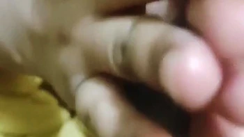 Jovem esposa desi paquistanesa com peitos grandes faz boquete