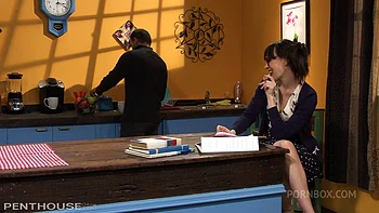 Натуральные брюнетки из Америки и Европы жарят грязно - 4 серия