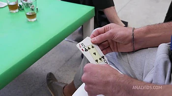 Poker Lady Moona Snake leva 7 paus, DAP bruto e sem buceta