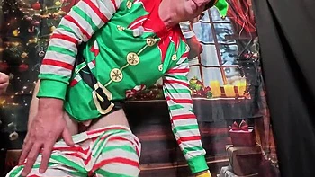 Elfa británica BBW azotada y follada con juguetes - juego de Navidad