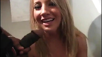 Gorge profonde et cowgirl en levrette avec gros noir