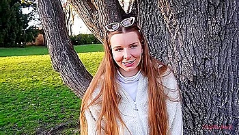 Брюнетка Аринa Шай в кружевном нижнем белье