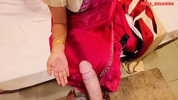 Mili Bhabi quente indiana trai com o pau do irmão na doggy e cowgirl