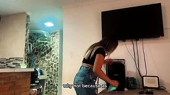 Латиноамериканка-горничная ебется с боссом за деньги - лицо на большой жопе