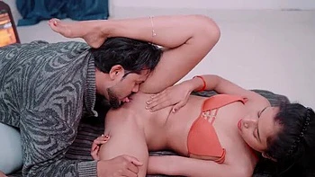 Fille desi indienne baisée dur en levrette après rupture