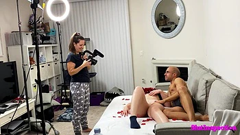 Lexi Grey folla duro la pussy teen tras cámaras