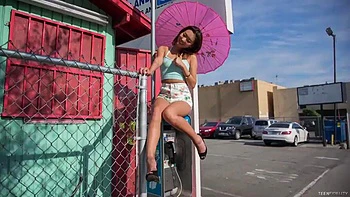 Lu Lemons lambe e fode no doggy e cowgirl