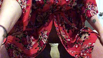 Milf de peitos grandes se masturba com dildo