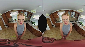 Блондинка сосет и ебет на кухне по-разному