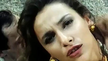 Selen folla anal y chupa con corridas clásicas