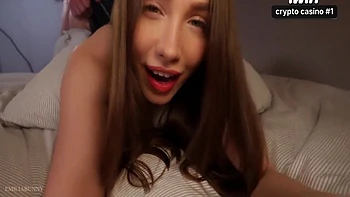 Brunete de 18 anos chupando o pau grande do padrasto