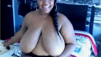 BBW de peitos grandes se masturbando alto