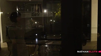 Alysa Gap wird von Yanicks riesigem Schwanz anal gefickt