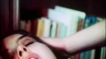 Vampire vintage suce et lèche une pipe hardcore