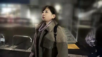 Amateur asiática chupando polla duro