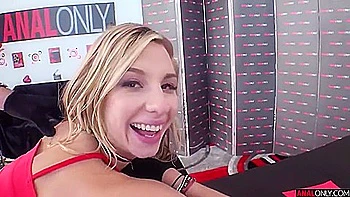 Loira cheerleader Kait leva foda anal forte