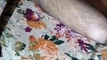 Baiser en salle de classe avec une amateur indienne au téléphone