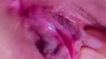 Jeune desi se branle fort au téléphone