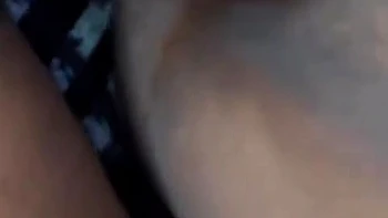 Follando a la esposa de mi amigo con leche india caliente