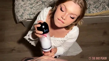 ¿Su boca o el juguete Bad Peach? - Ashby Winter