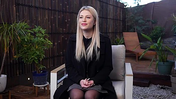 Cristal se Despede com Striptease e Seus Peitos Grandes