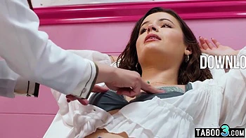 Жена-доктор трахает нервную MILF с Лекси и Дармой