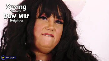 Шпионю за жирненькой соседкой Джей Джей Джуэл, мастурбирующей с игрушками