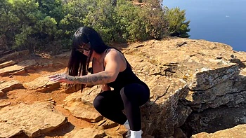 Pam la milf veut qu'on lui morde le cul sexy