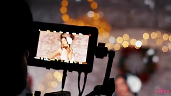 Скарлетт Алексис трахается с игрушками на спортивном азиатском теле