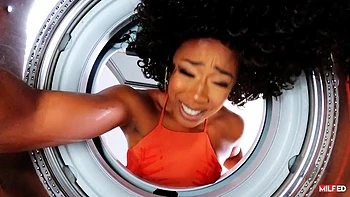 Milf noire baisée en doggy, cowgirl et missionnaire